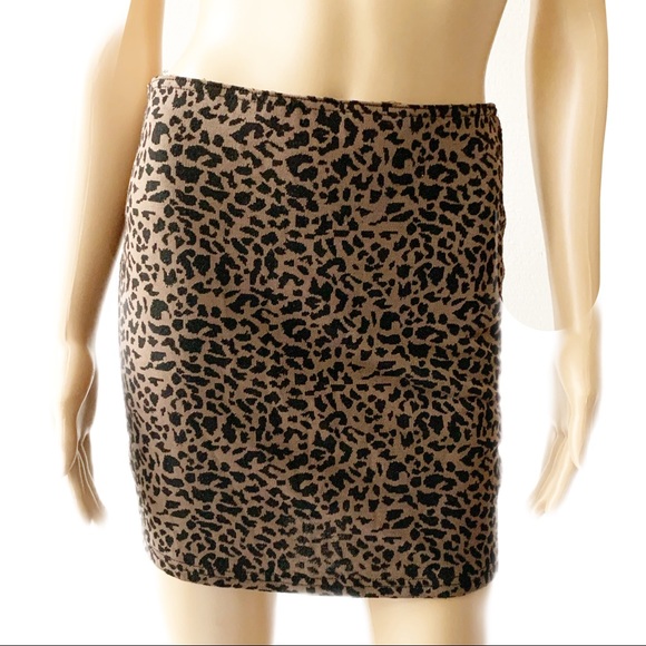 Forever 21 Animal print skirt Size M - Picture 8 of 8